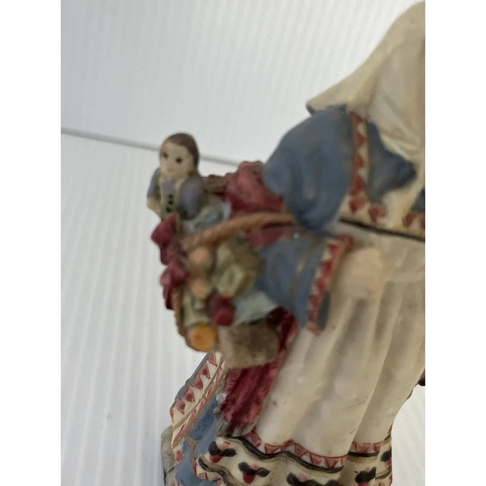 The International Santa Claus Collection Babouschka Russia SC03 1992 Grandmother